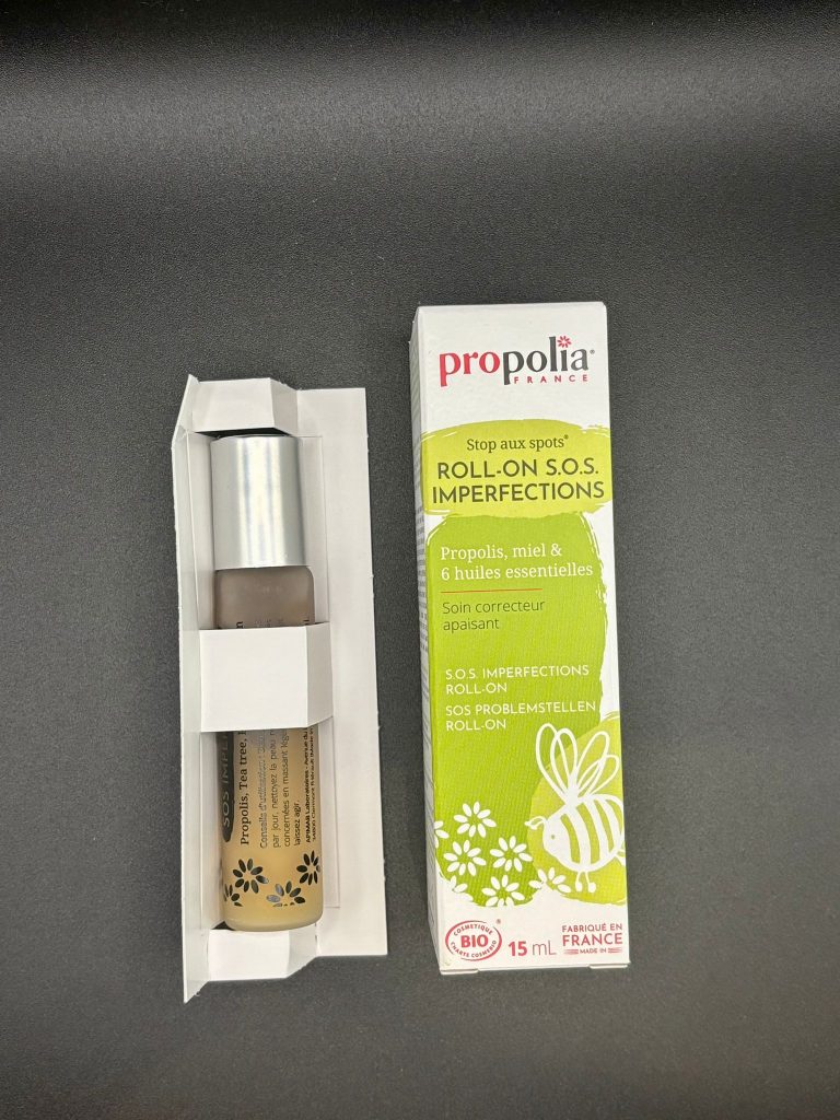 Roll-on SOS Imperfection Bio, application ciblée pour réduire les imperfections et purifier la peau.