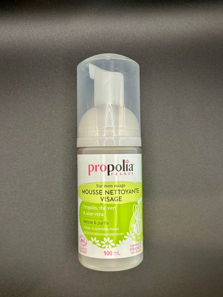 Flacon de mousse nettoyante visage à la propolis, thé vert et aloe vera, nettoyant doux et purifiant pour le visage.
