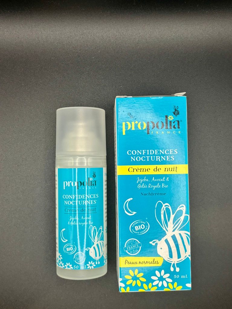 Pot de crème de nuit bio à l’avocat, jojoba et gelée royale, nourrissante et régénérante pour peaux normales.