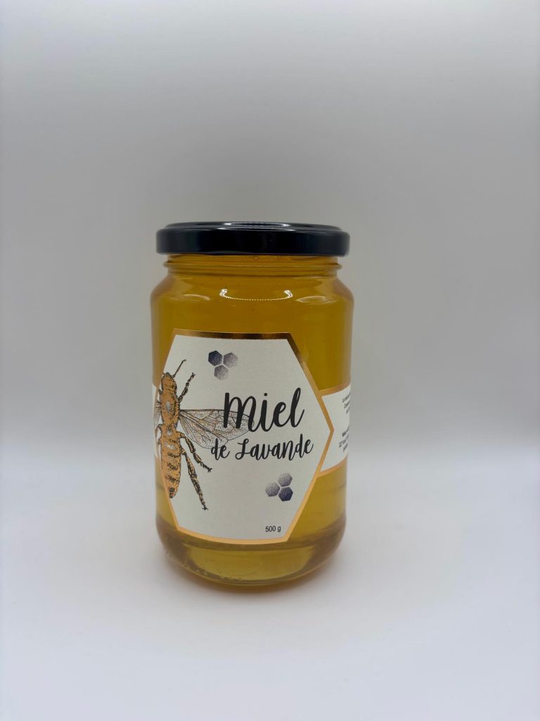 Pot de miel de lavande 500 g au goût doux et aux arômes floraux de lavande.