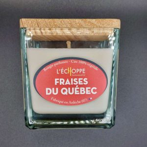 BOUGIE CARRÉ "FRAISE DU QUÉBEC " DE L'ÉCHOPPE BUISSONIERE
