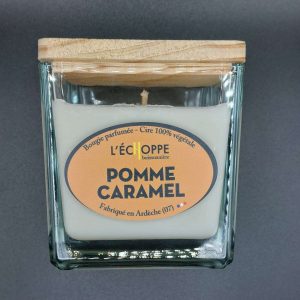 BOUGIE CARRÉ "POMME CARAMEL " DE L'ÉCHOPPE BUISSONIERE