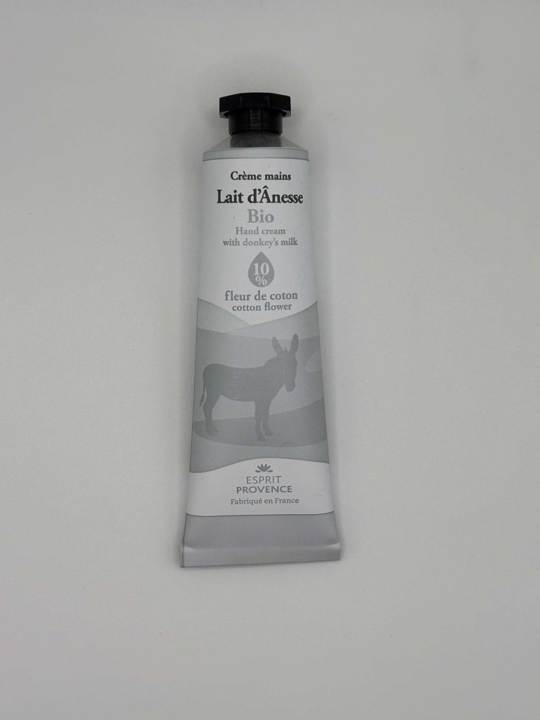 Tube de crème pour les mains au lait d’ânesse et fleur de coton, hydratante et parfumée.