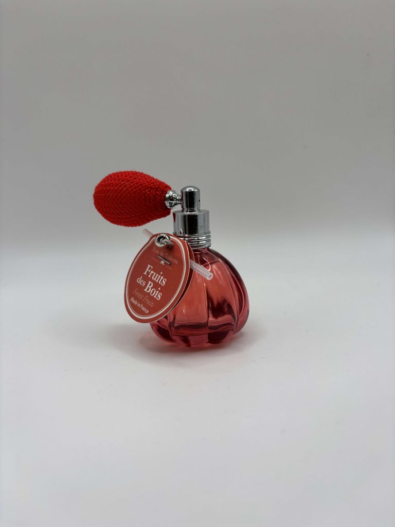 Vaporisateur poire avec fragrance fruits des bois, ambiance fruitée et gourmande inspirée de l’esprit Provence.