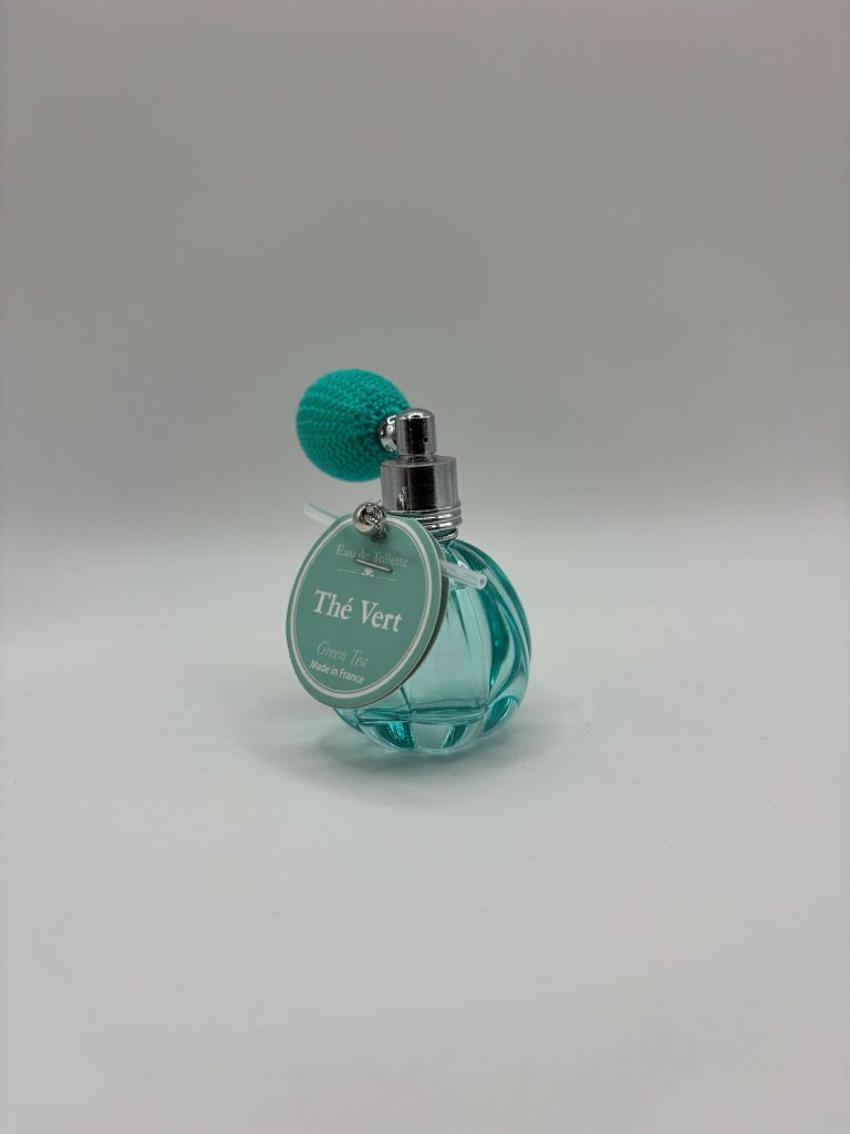 Vaporisateur poire avec fragrance thé vert, ambiance fraîche et apaisante inspirée de l’esprit Provence.