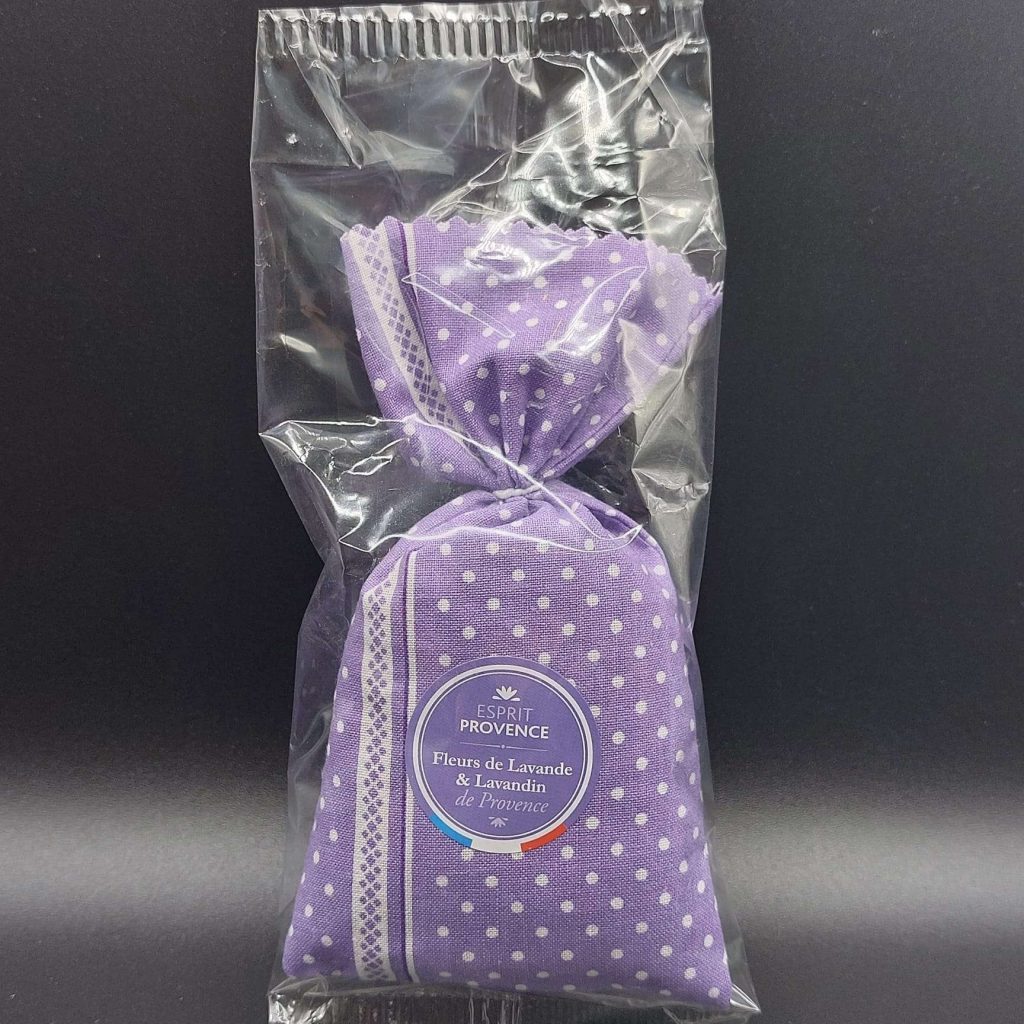 Sachet rempli de lavande et lavandin, pour parfumer naturellement armoires et pièces, ambiance douce et relaxante.