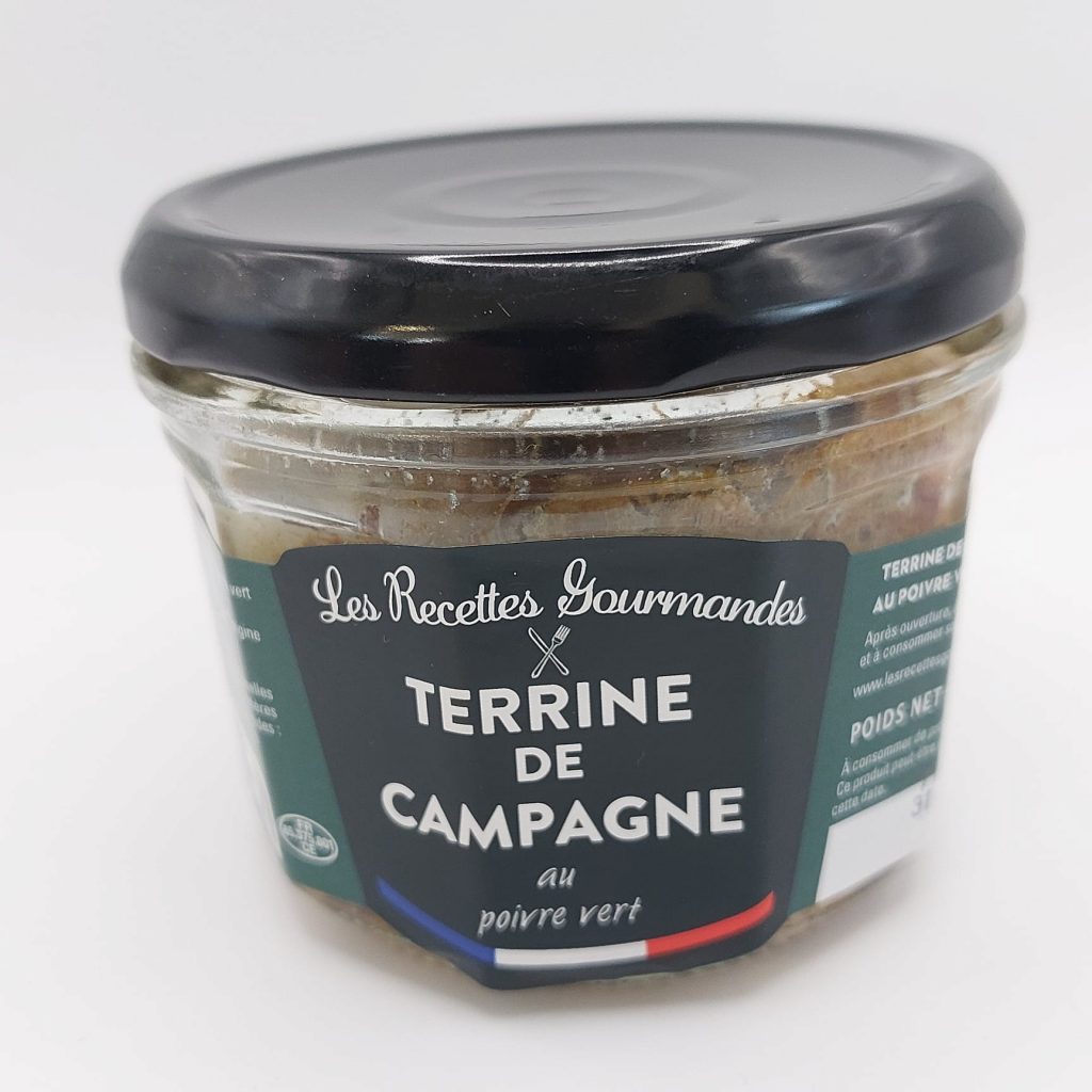 Terrine de campagne aux poivres verts, spécialité charcutière aromatisée.