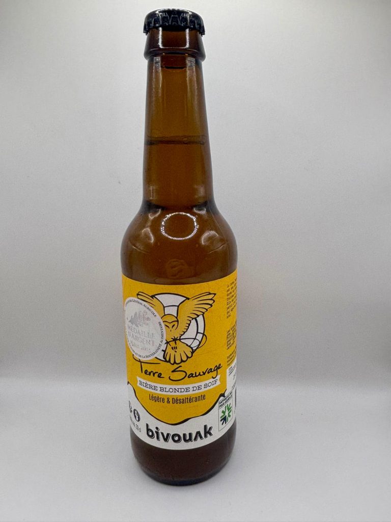 Bière blonde Terre Sauvage 33 cL de la marque Bivouak.