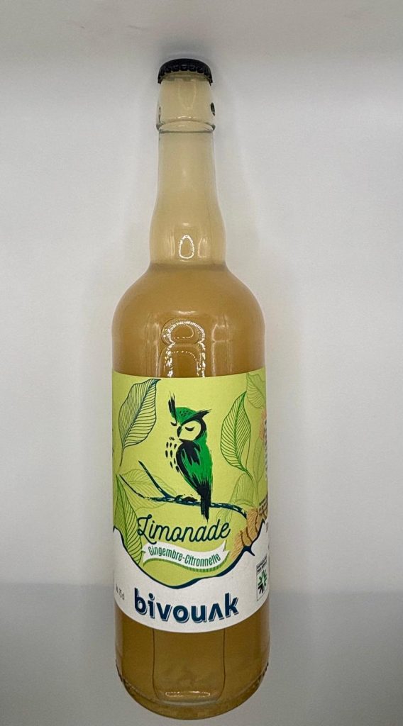 Limonade pétillante au gingembre et à la citronnelle de la marque Bivouak.
