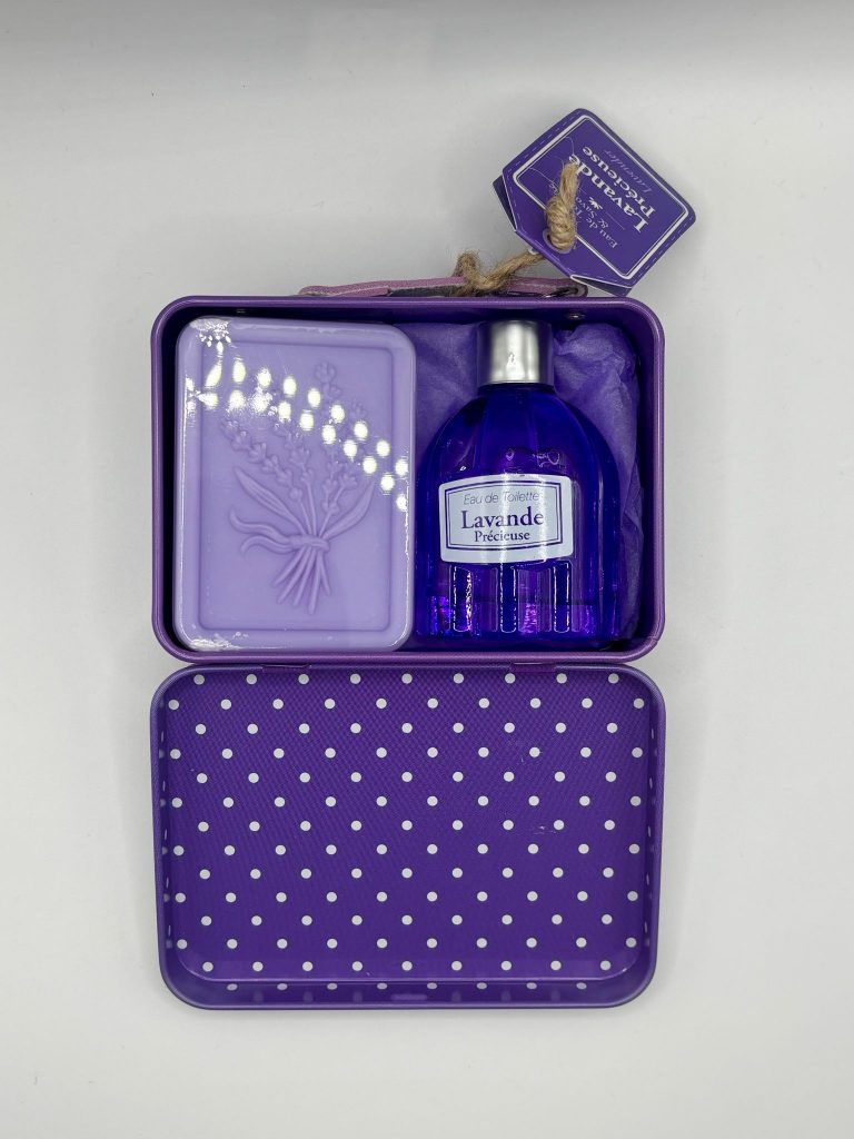 Valisette avec savon et eau de toilette Lavande précieuse.