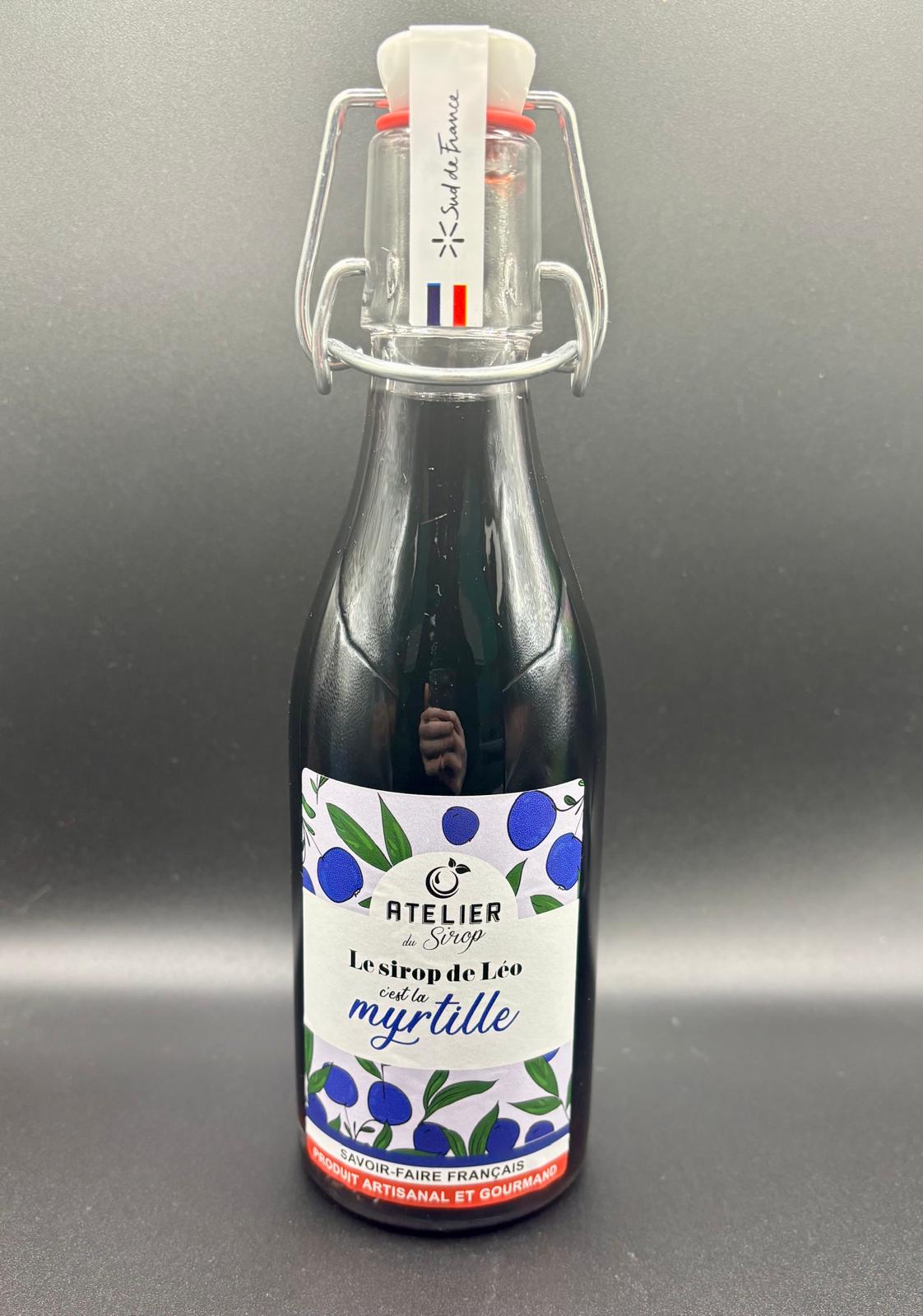 Bouteille de sirop de myrtille de la marque L’Atelier du Sirop, idéal pour boissons, cocktails et desserts gourmands